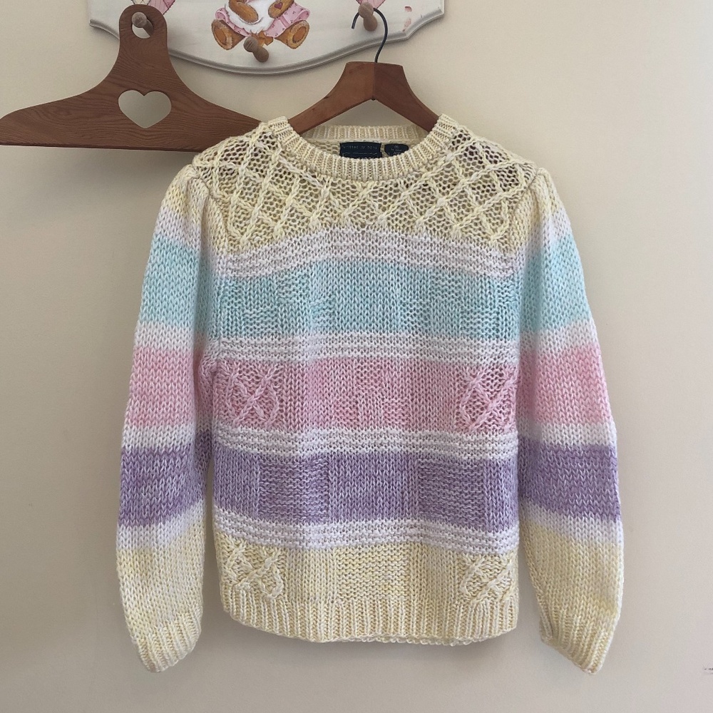 Women’s vintage hand knit sweater